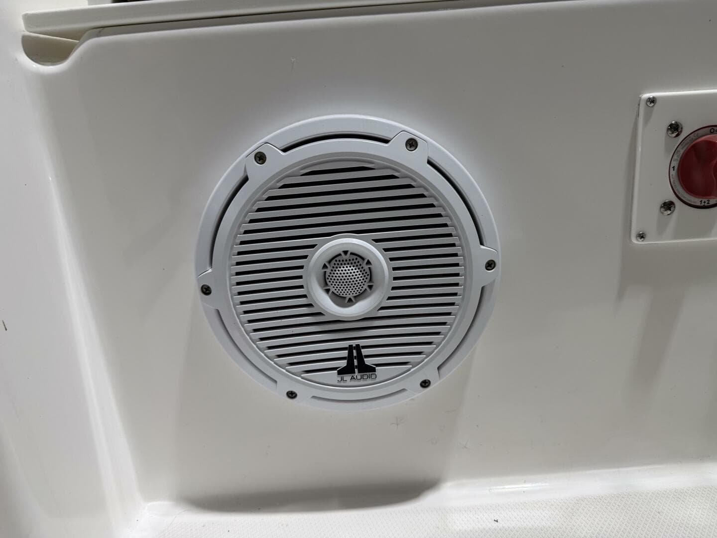 2016 Everglades 230 Center Console