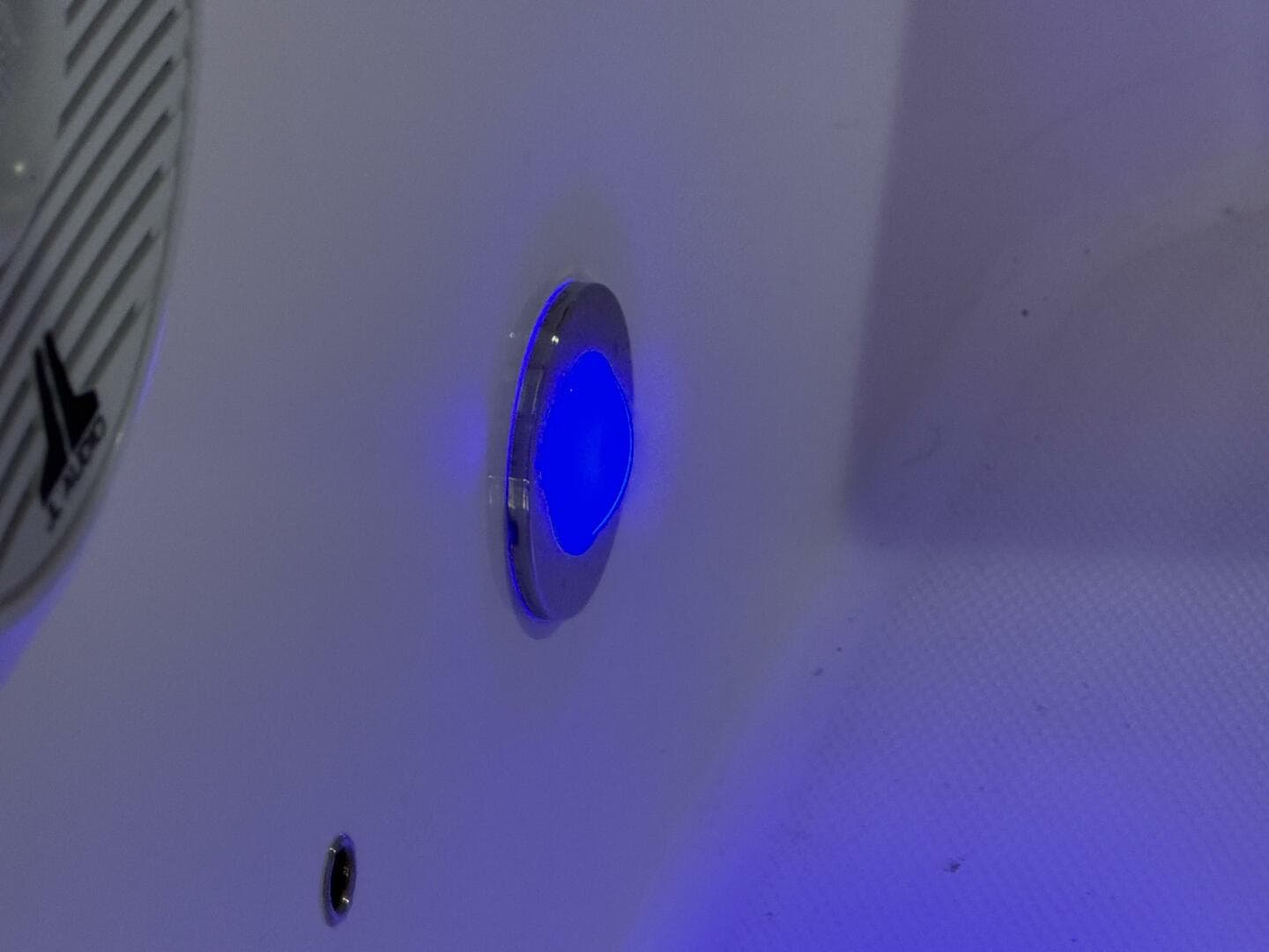 2016 Everglades 230 Center Console