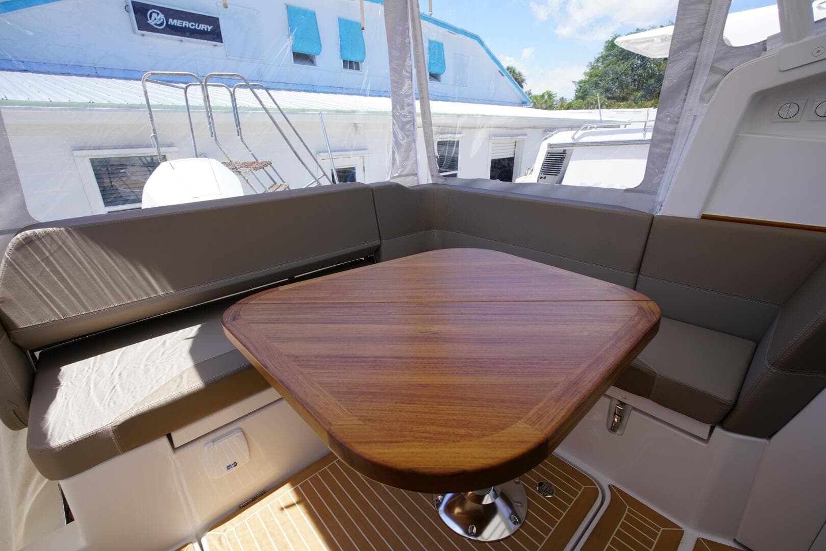 Nimbus Weekender 9 Command Deck