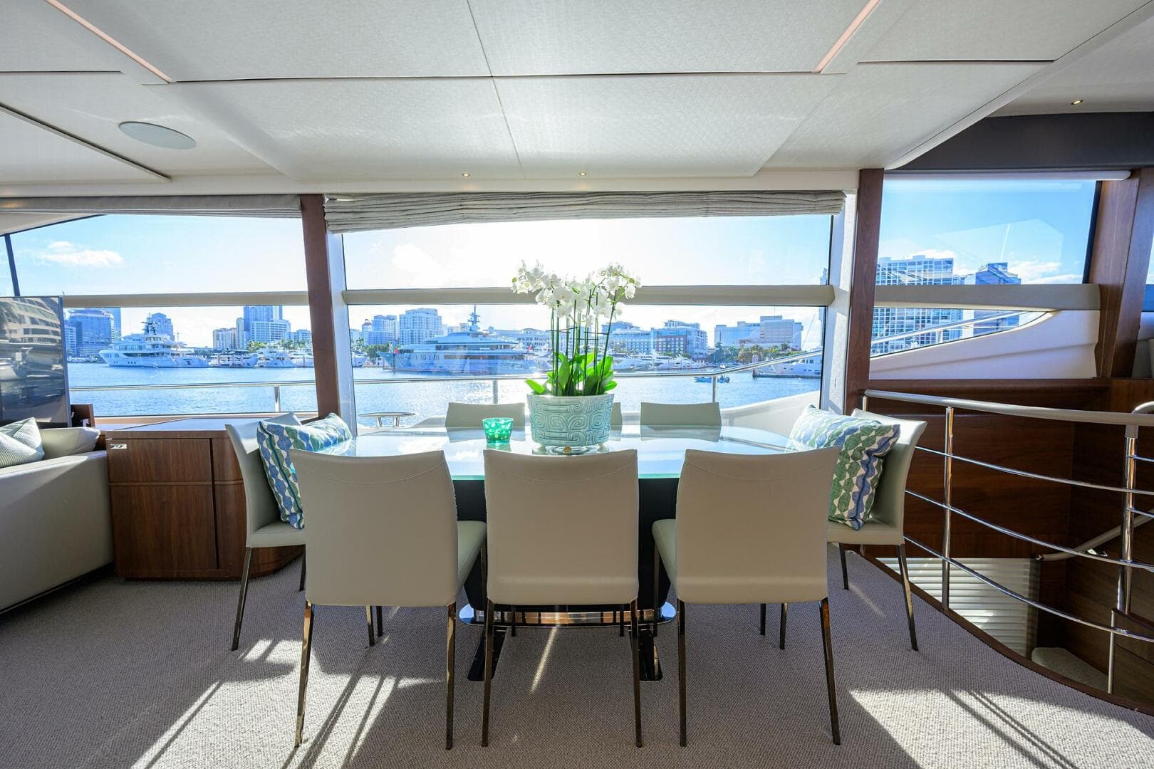 Princess Y78 - Janie II - Dining