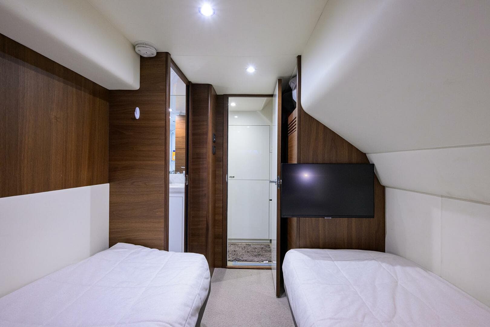 Princess Y78 - Janie II - Stateroom