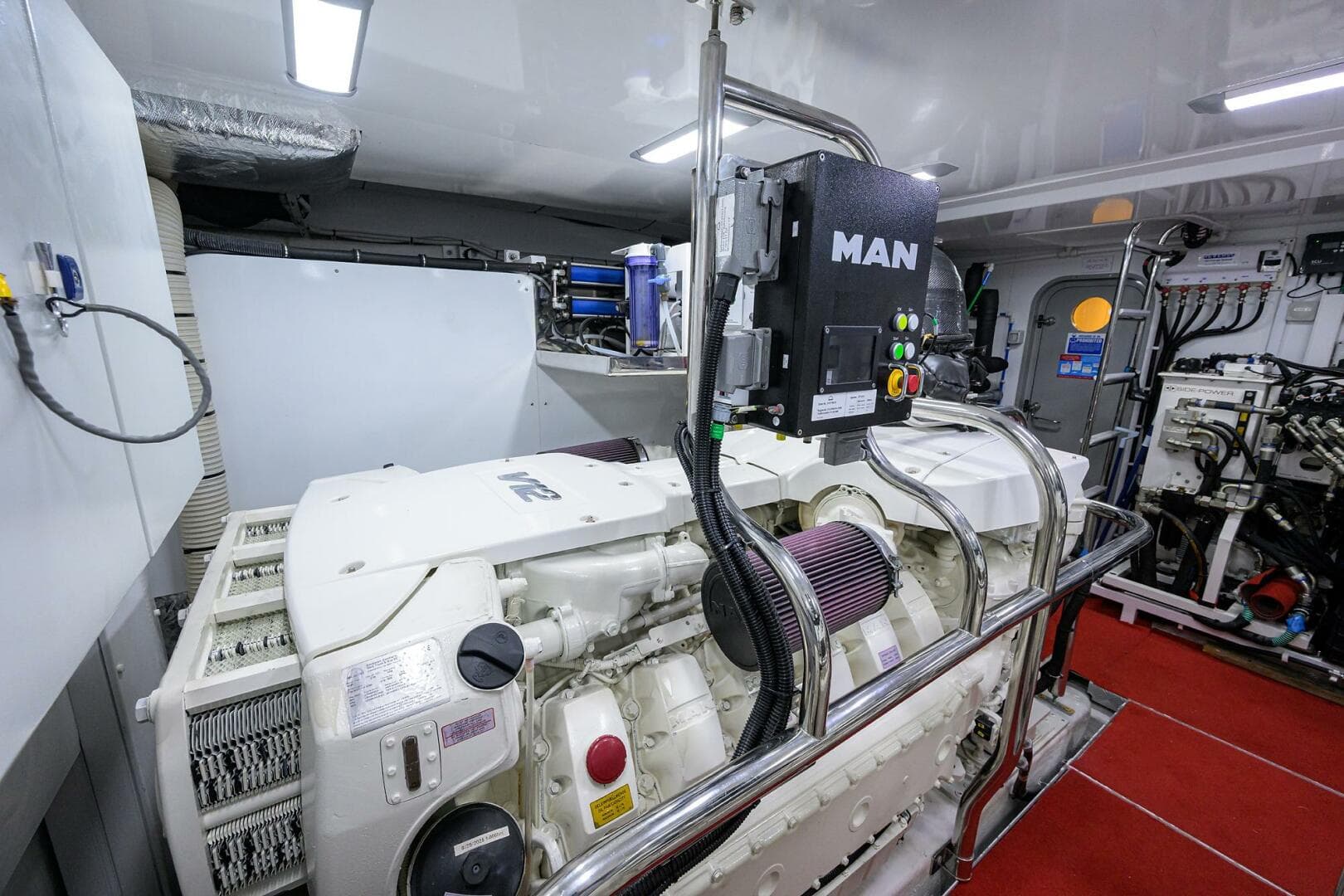 Princess Y78 - Janie II - Engine Room