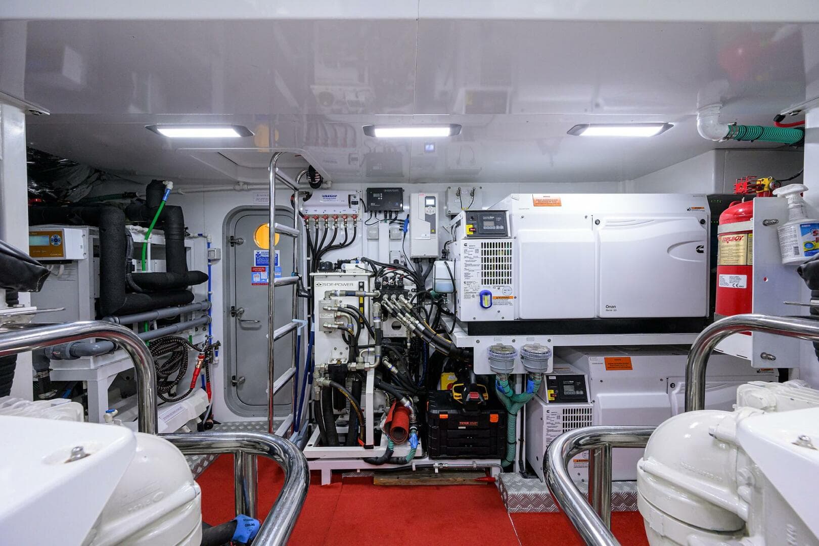 Princess Y78 - Janie II - Engine Room