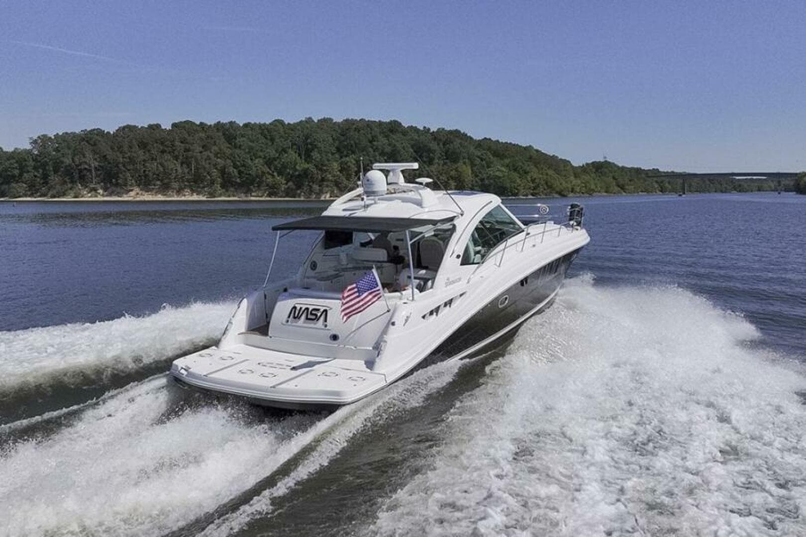 2007 Sea Ray 48 Sundancer underway