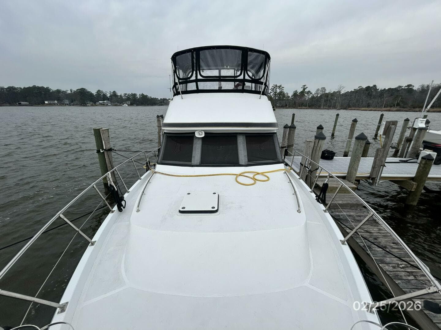 42' Jefferson foredeck aft