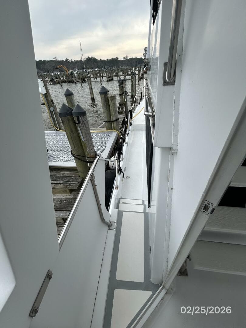 42' Jefferson port side deck2