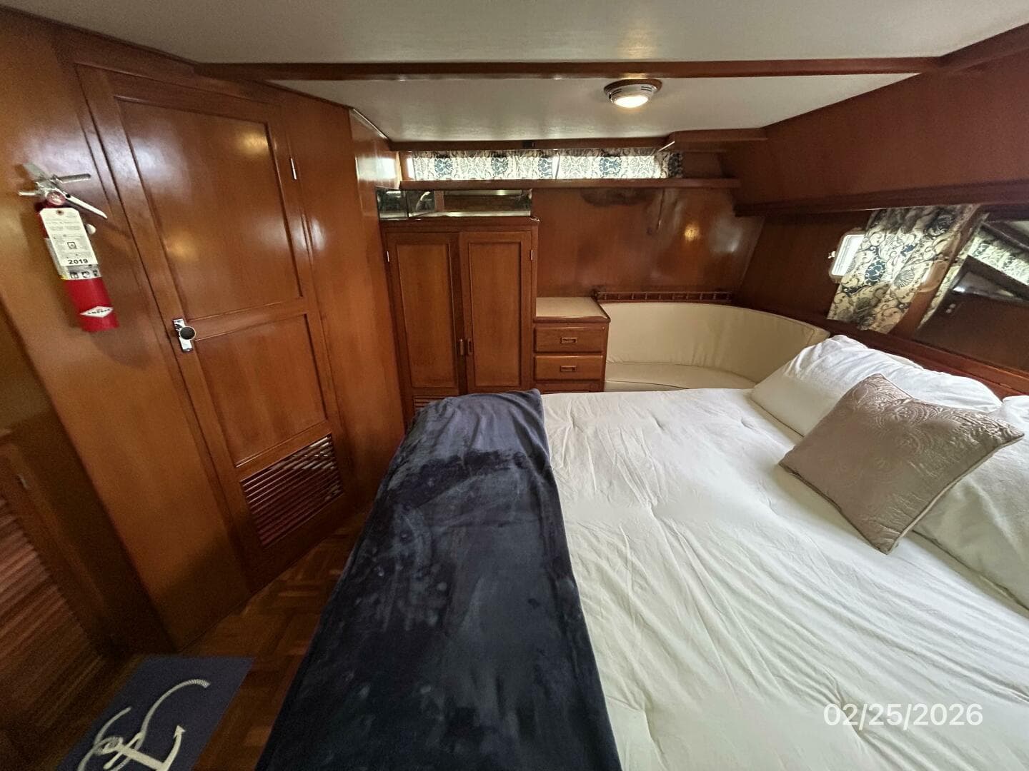 42' Jefferson master stateroom starboard