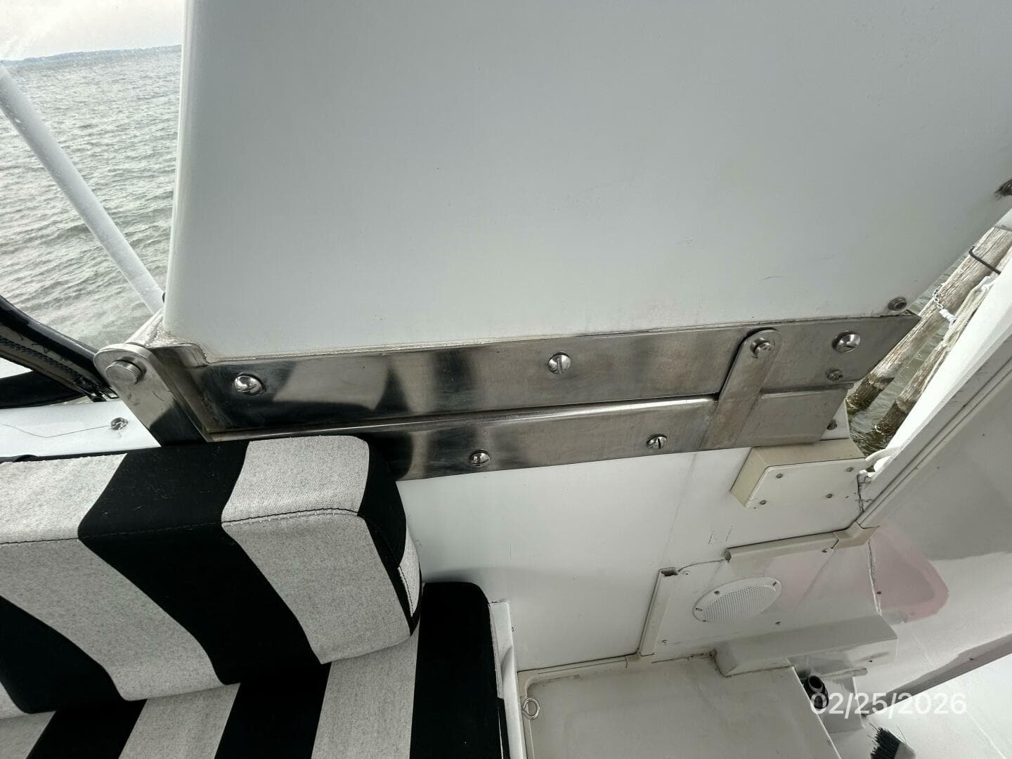 42' Jefferson flybridge arch hinge