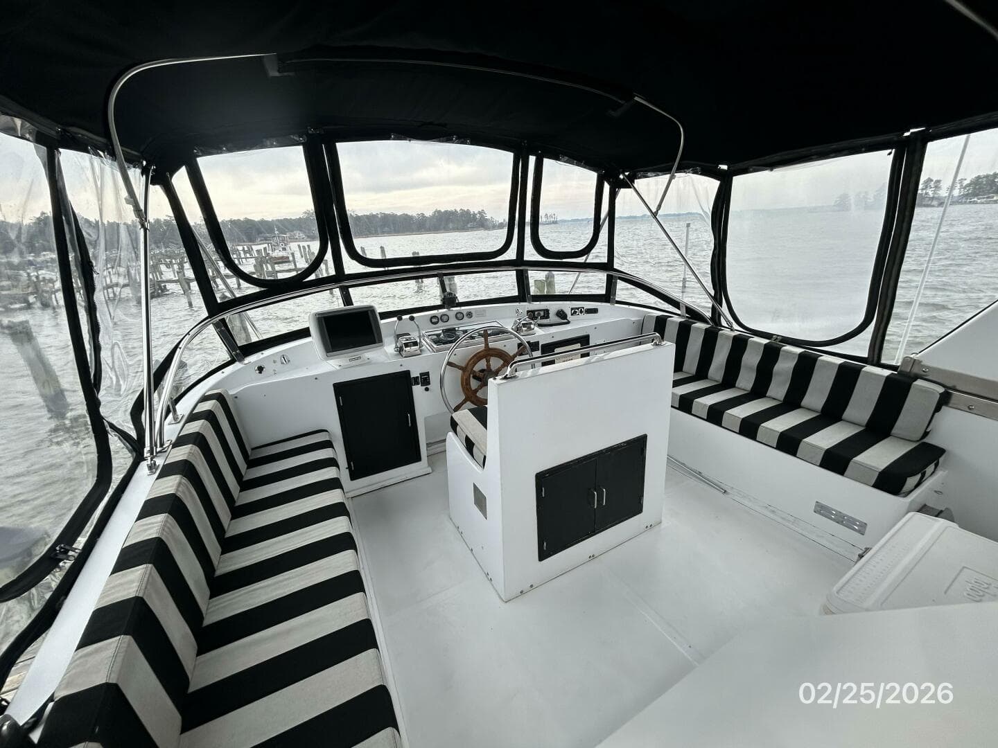 42' Jefferson flybridge forward1