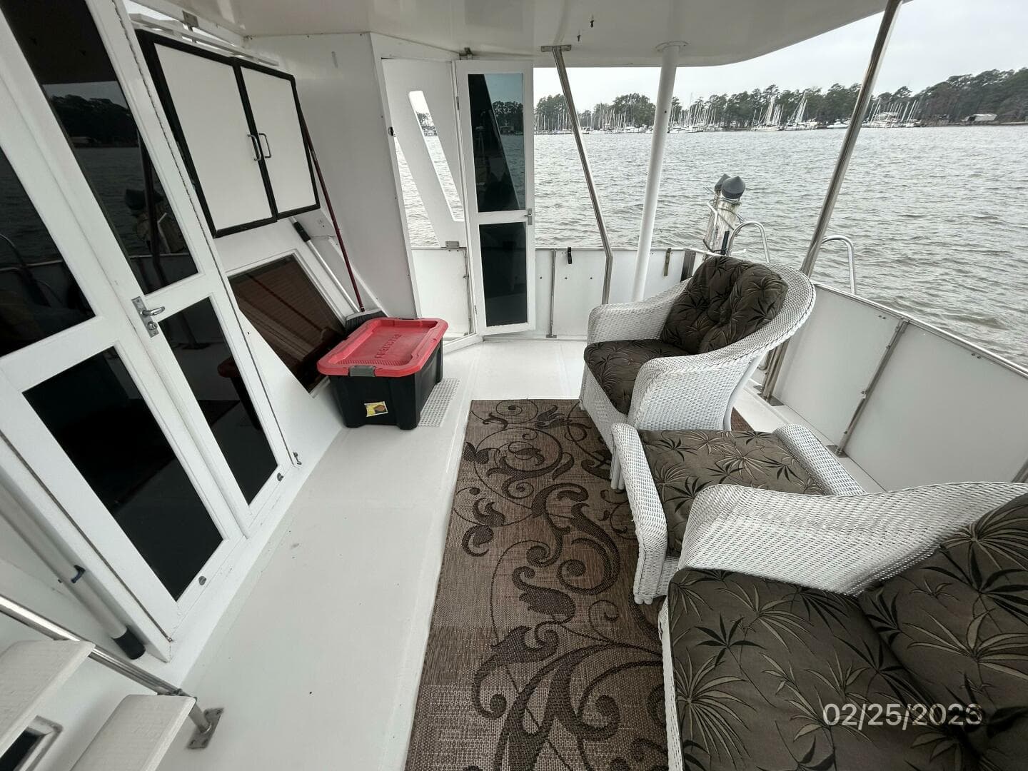 42' Jefferson sundeck starboard