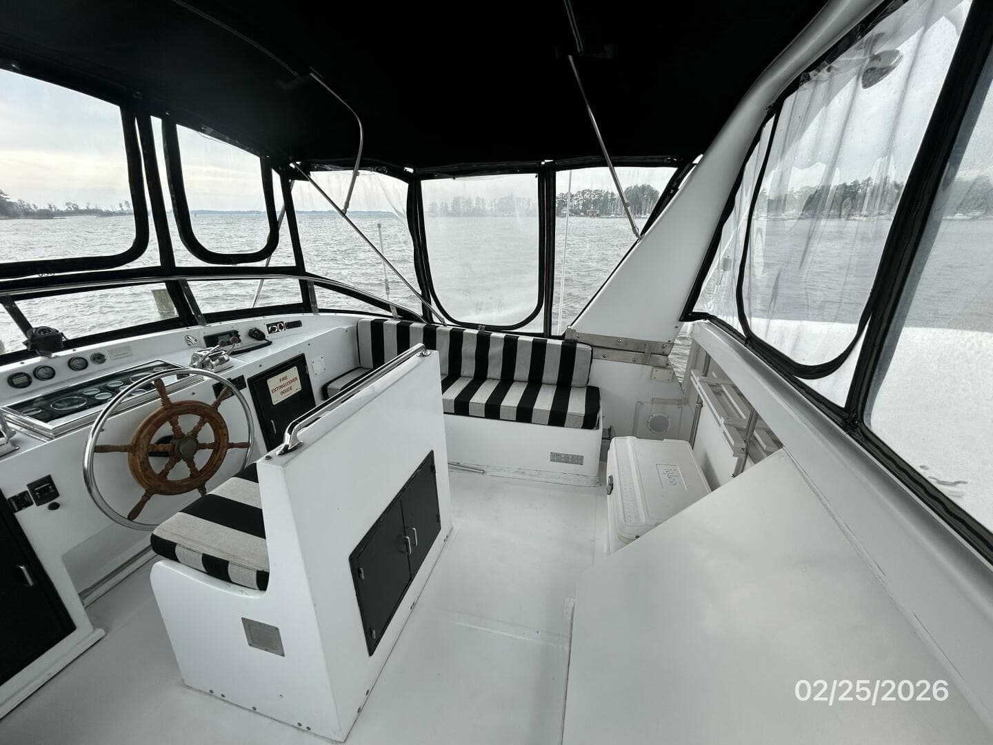 42' Jefferson flybridge starboard