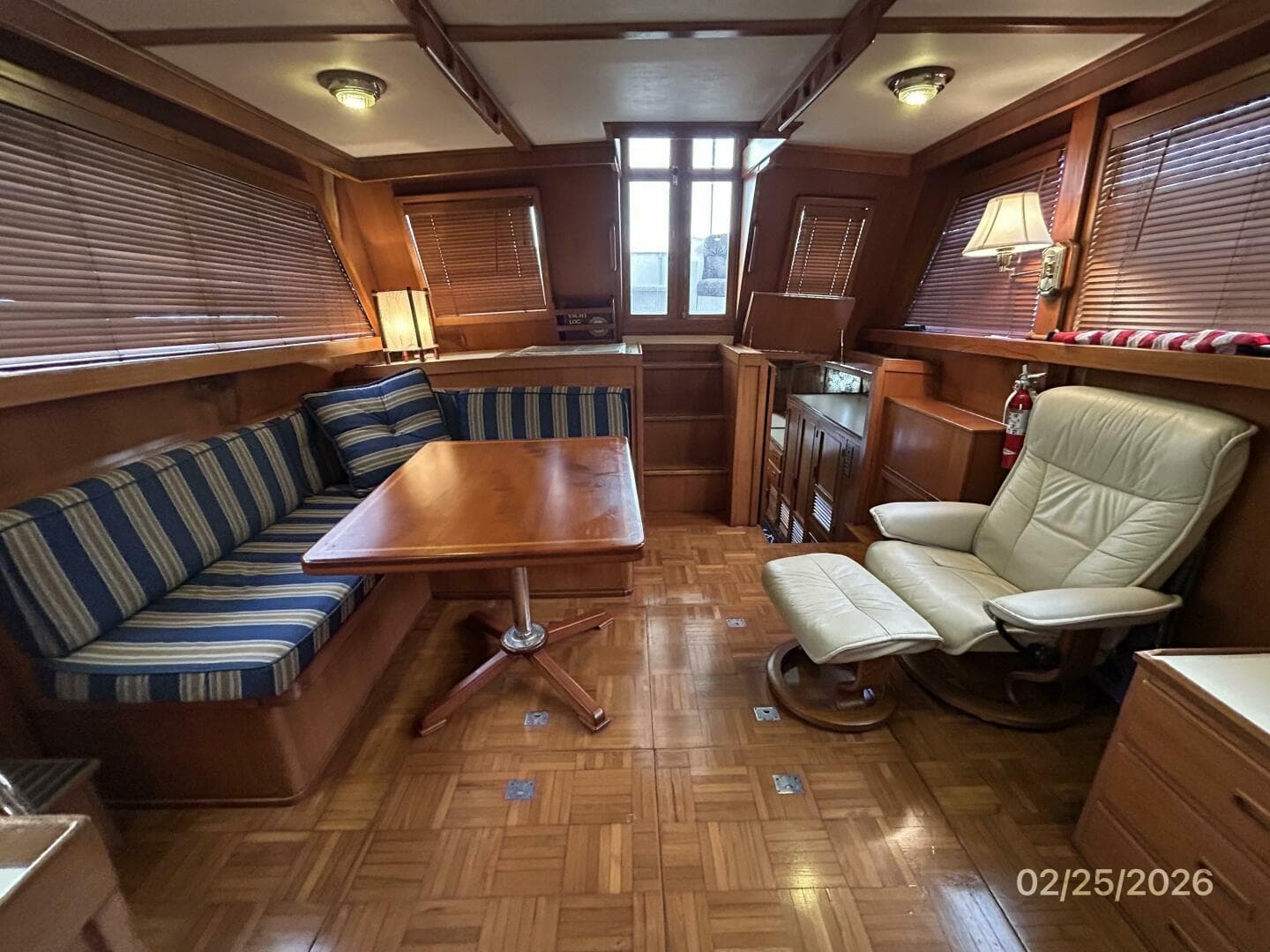 42' Jefferson salon aft
