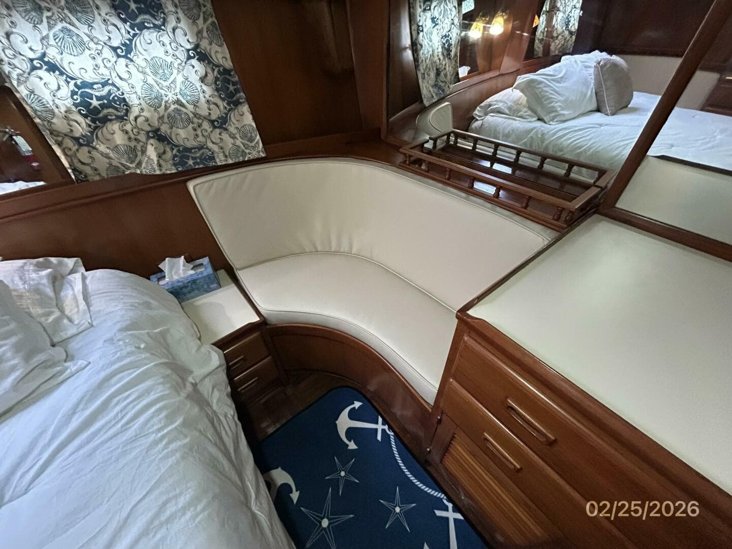 42' Jefferson master stateroom port seating