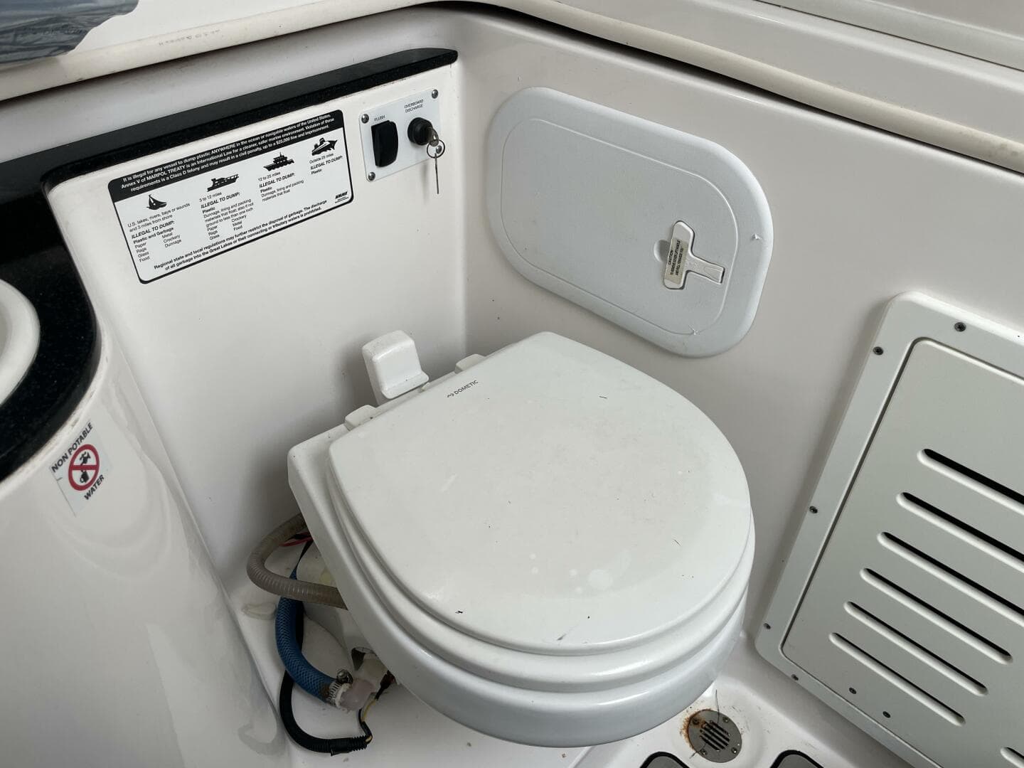 2019 Sea Fox 328 Commander