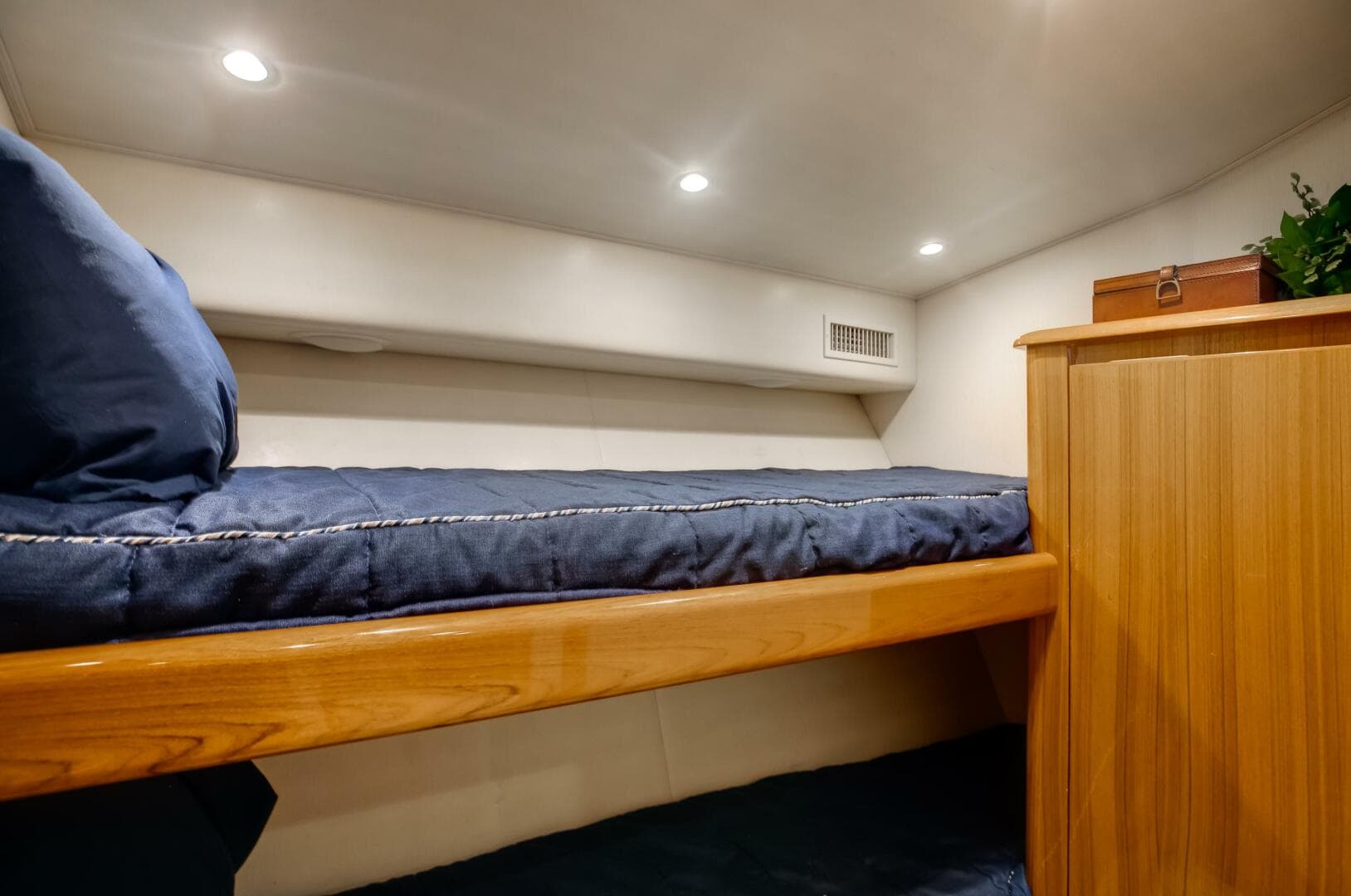 Viking 48 - Dorothy Marie - Stateroom