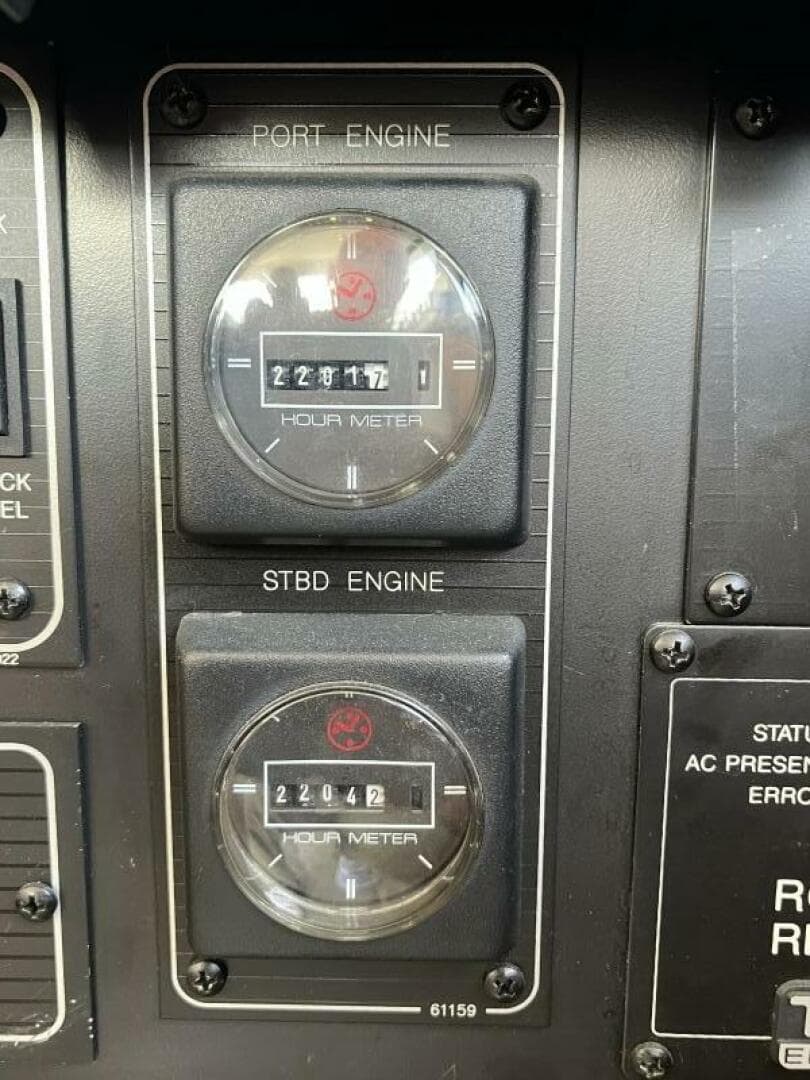 1996 Bayliner 3788 Command Bridge