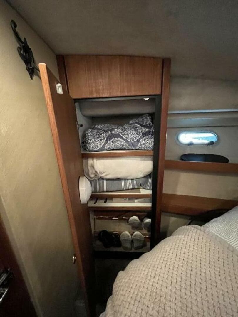 1996 Bayliner 3788 Command Bridge