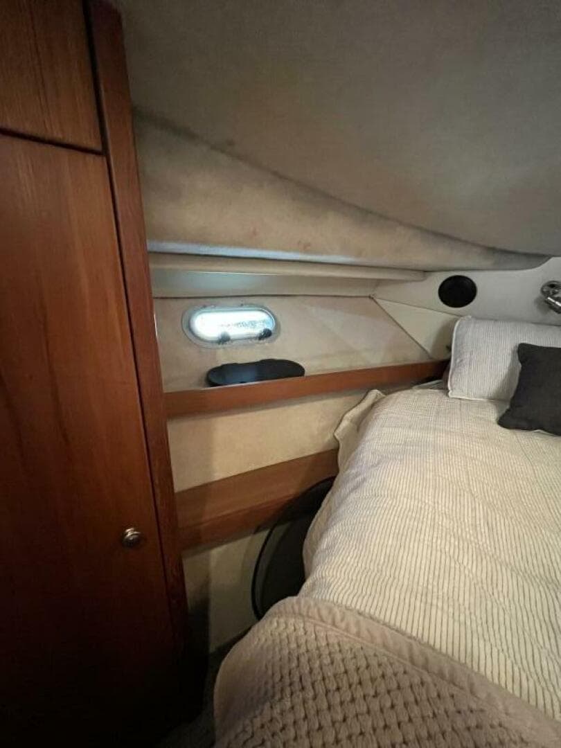 1996 Bayliner 3788 Command Bridge