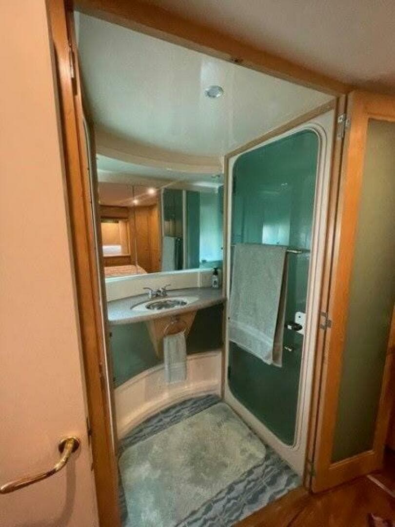 Carver 455 Aft Cabin