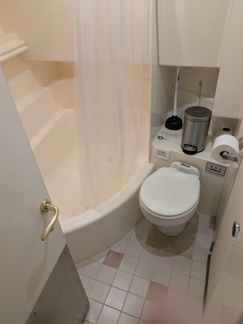 Carver 455 Aft Cabin