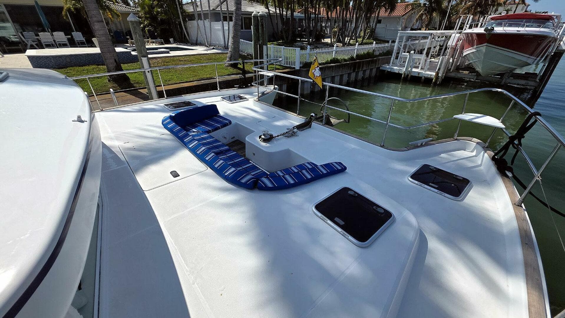 Foredeck Starboard Forward