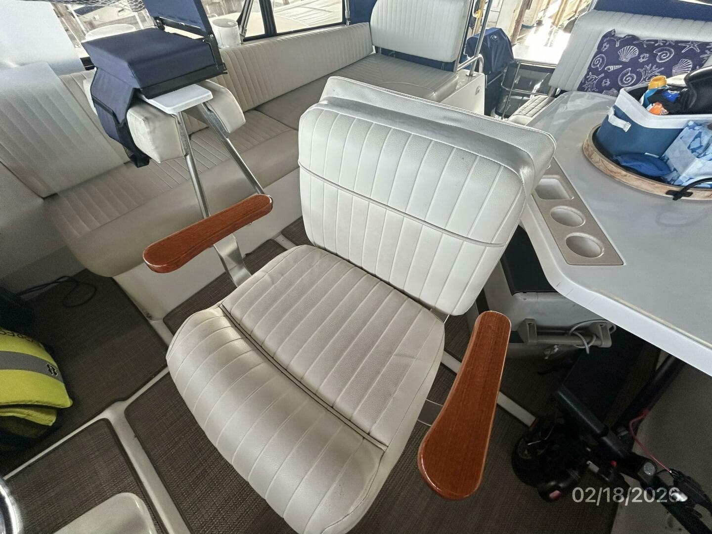 43' Mainship flybridge helmseat