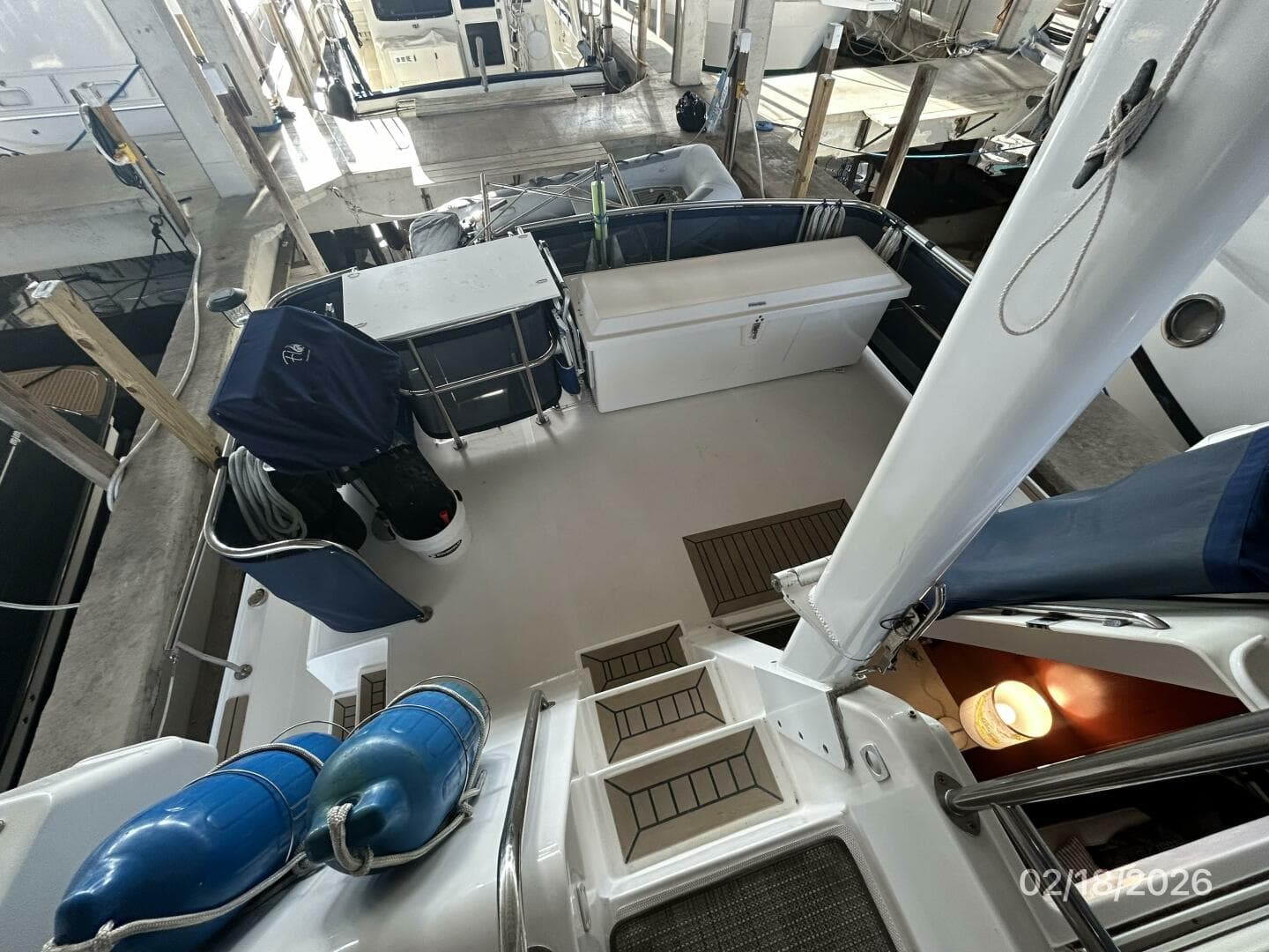 43' Mainship trunk cabin aft