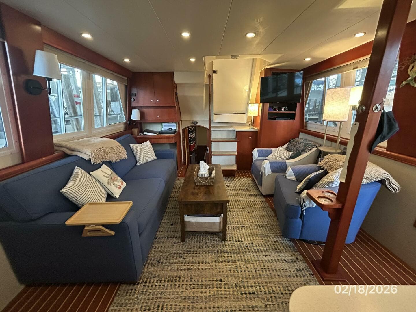 43' Mainship salon aft