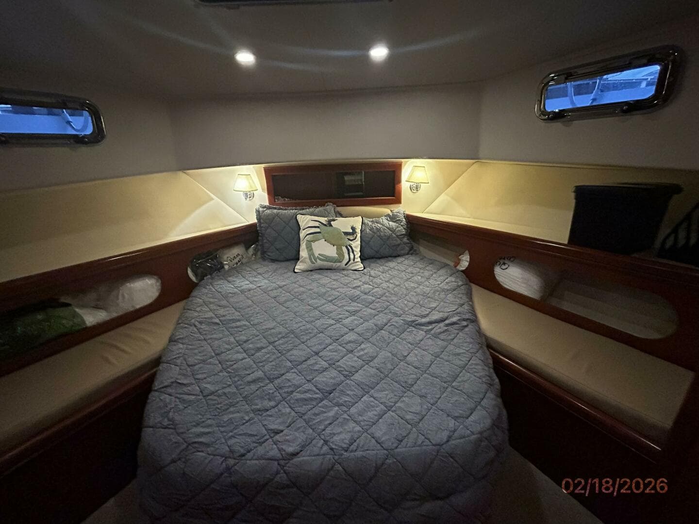 43' Mainship guest stateroom