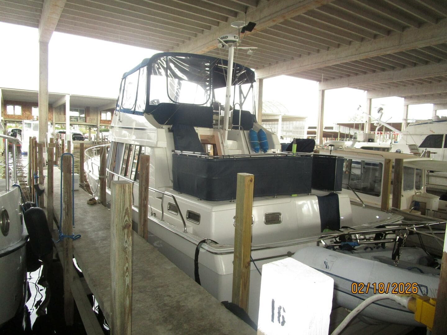 43' Mainship port aft profile