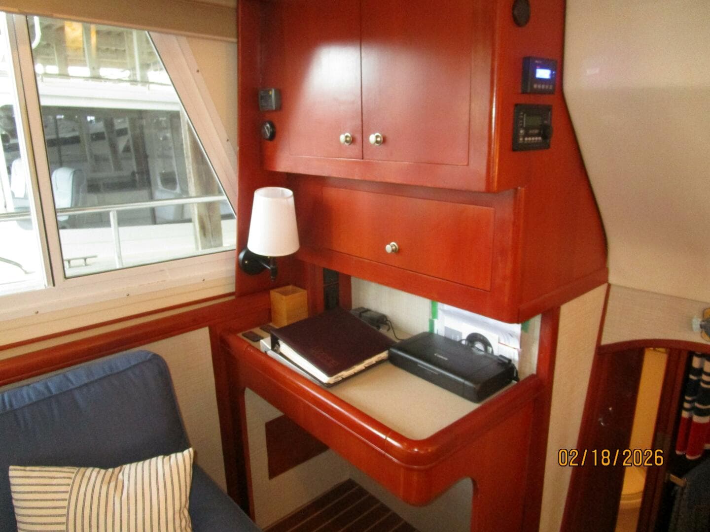 43' Mainship salon starboard aft