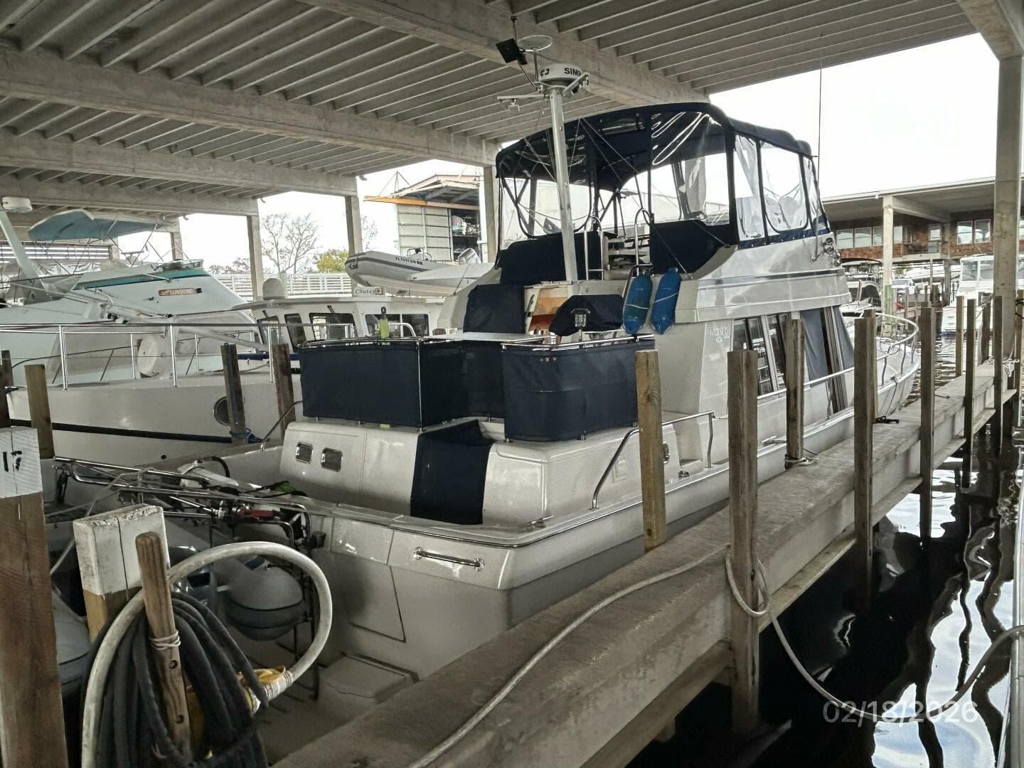 43' Mainship starboard aft profile