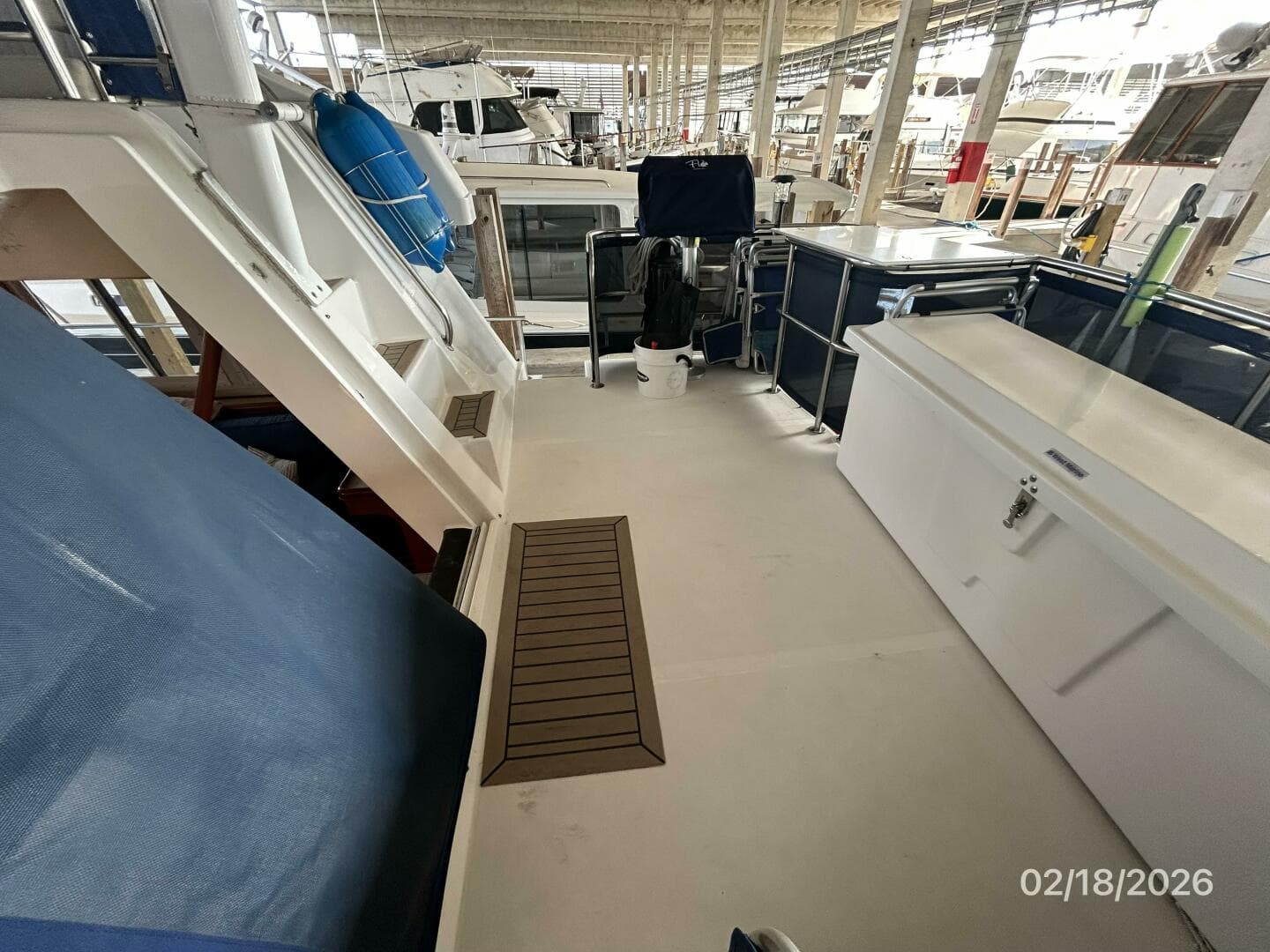 43' Mainship trunk cabin starboard