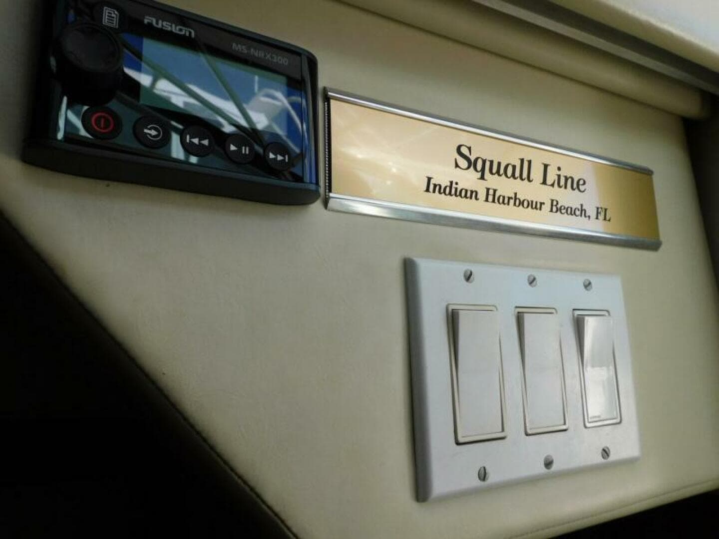 1995 Tiara Yachts 3500 Express