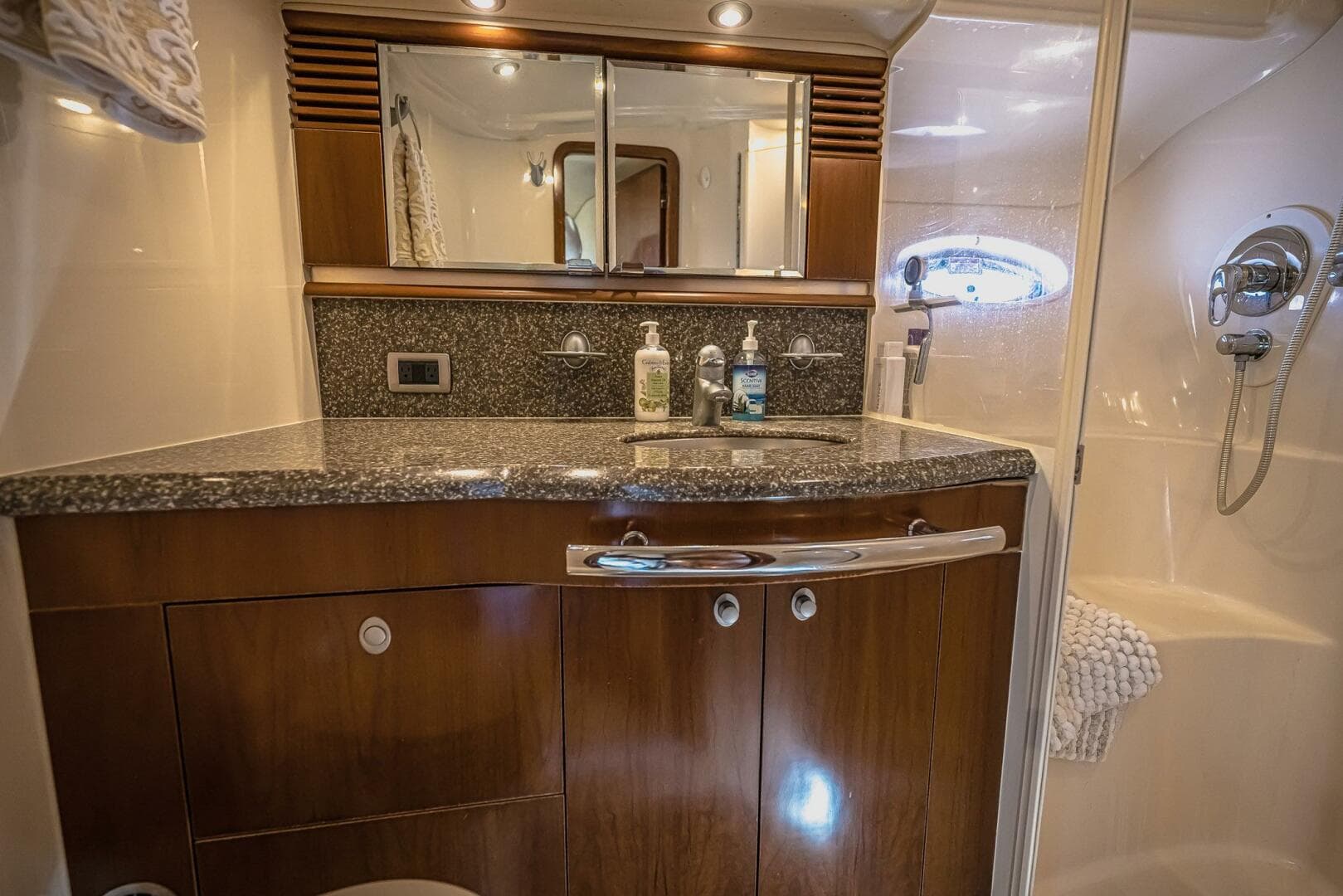 2005 Sea Ray 500 Sundancer