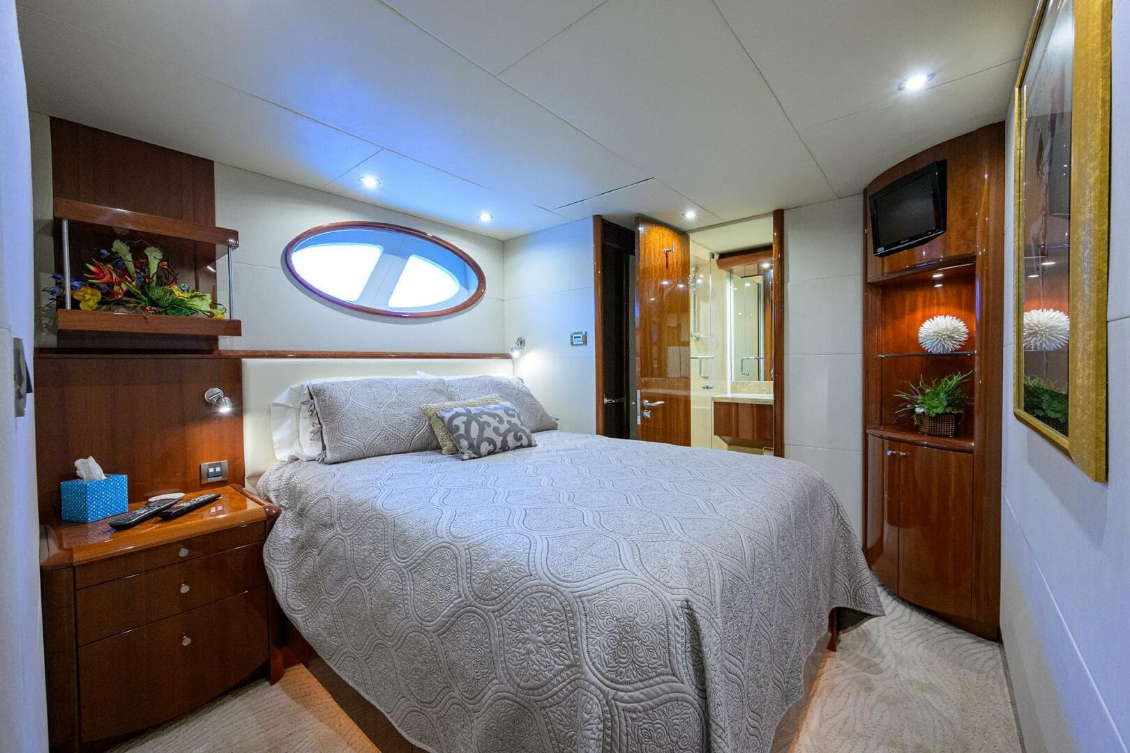 Lazzara 80 WILLYN - Port Guest Stateroom