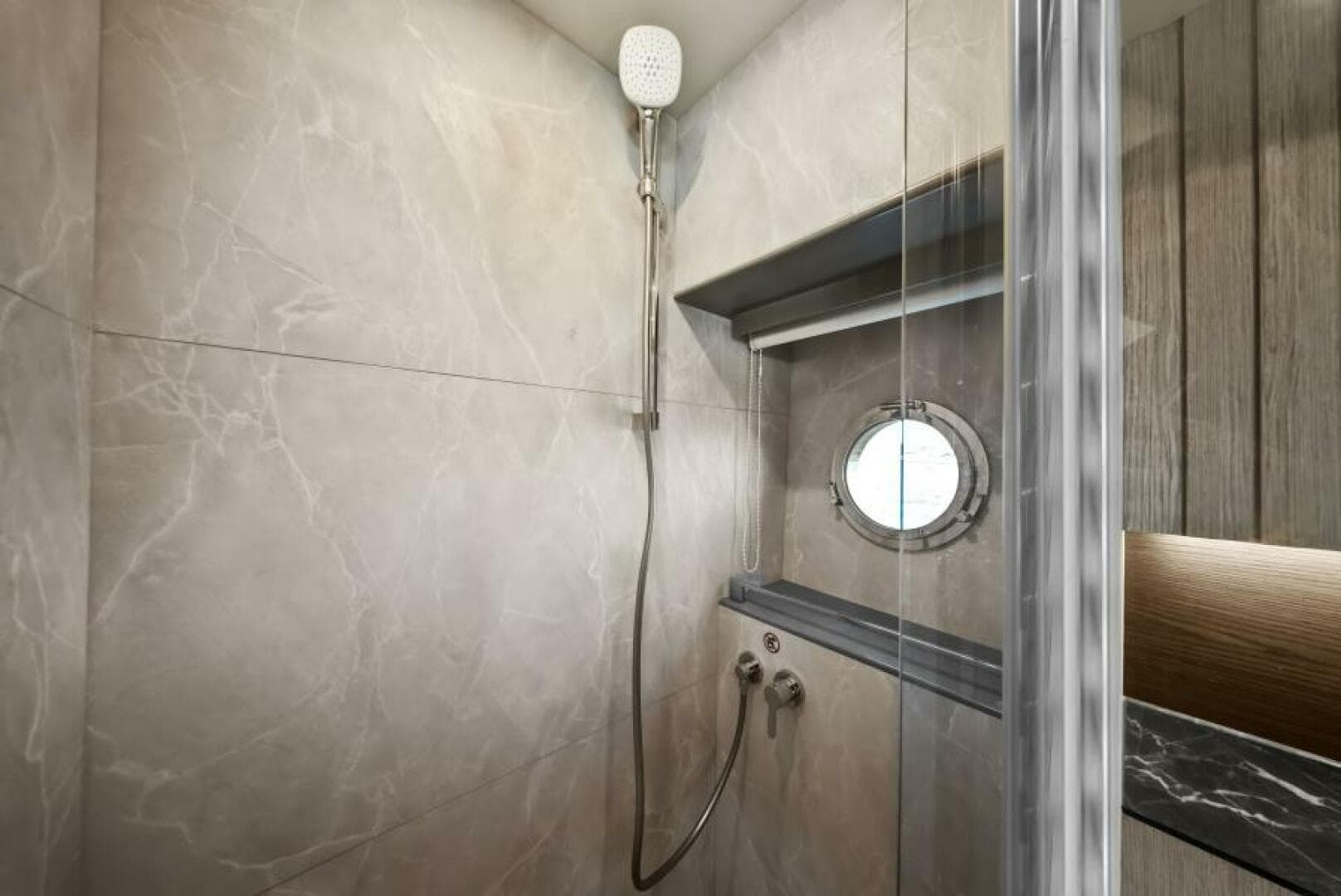 2025 Absolute Navetta 53 - Head