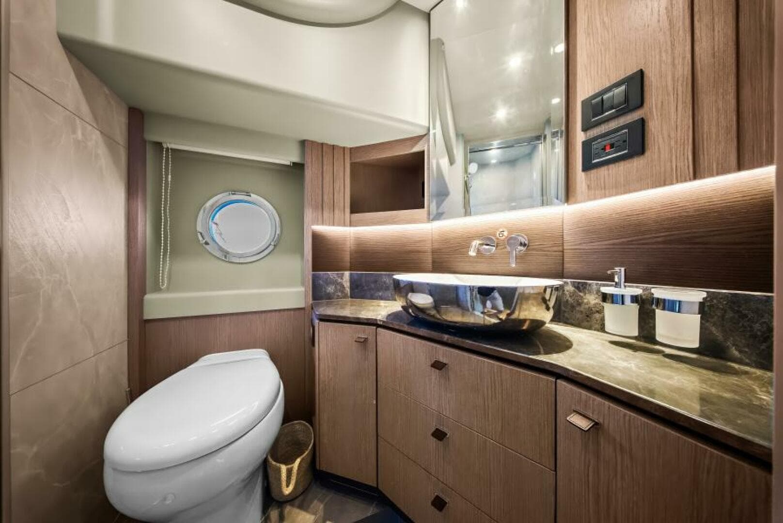 2025 Absolute Navetta 53 - Head