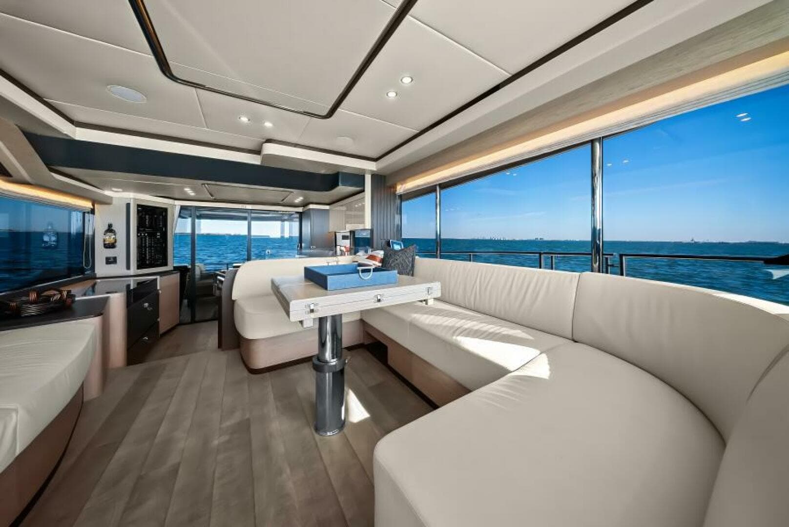 2025 Absolute Navetta 53 - Salon