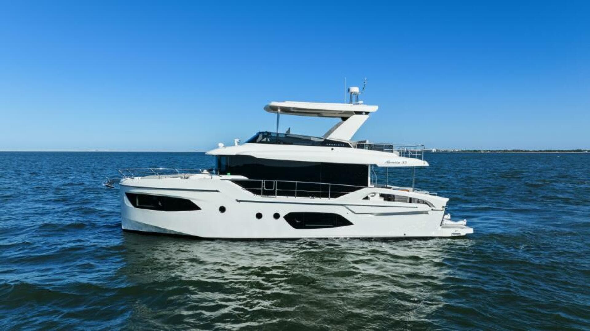 2025 Absolute Navetta 53 - Profile