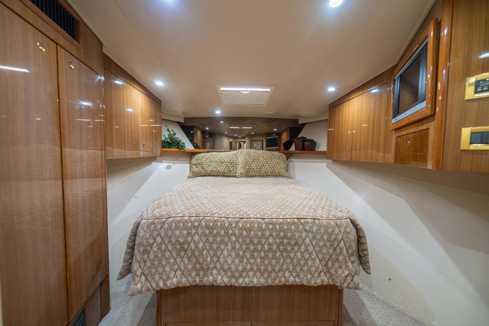 2006 Viking 56 "Scandaloso"