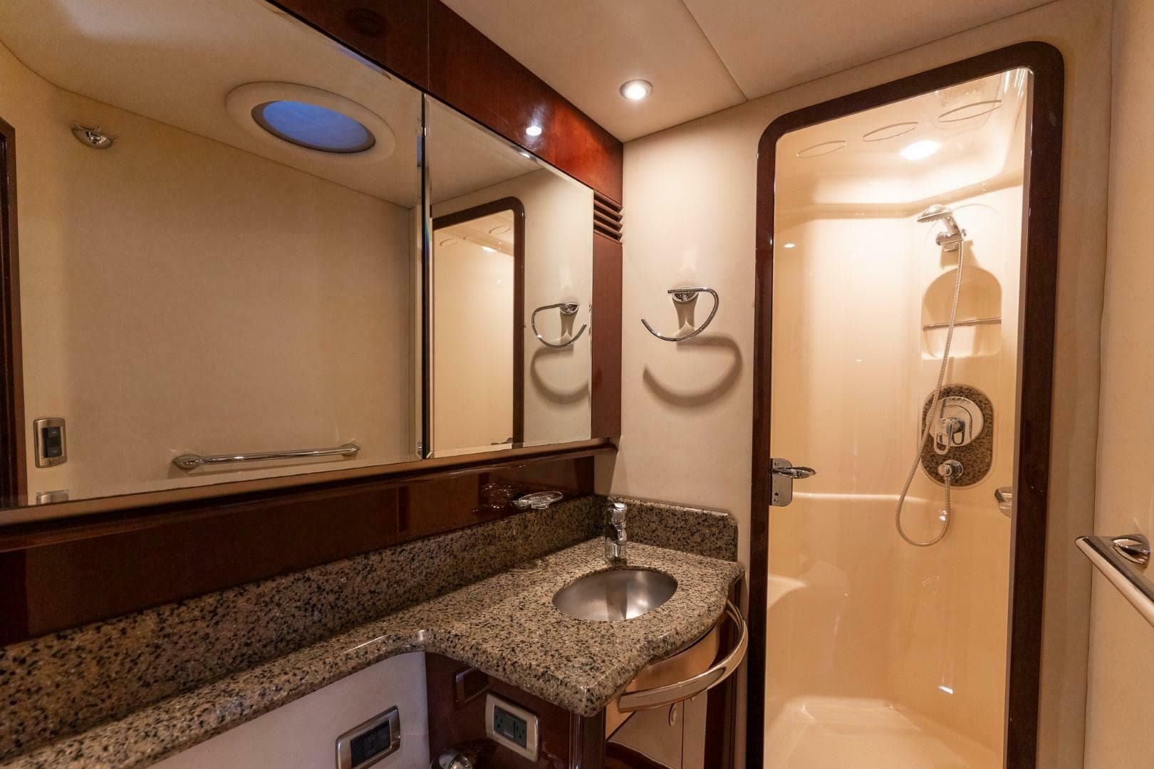 2008 Sea Ray 58 Sedan Bridge