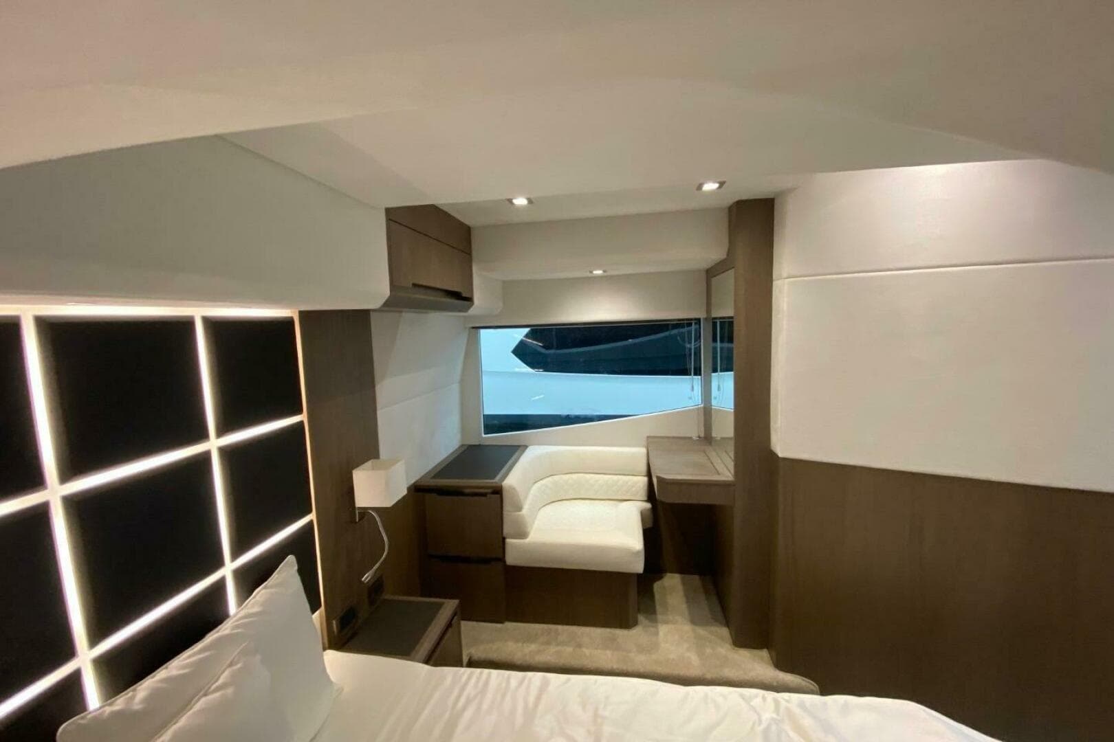 2019 Galeon 470 Sky