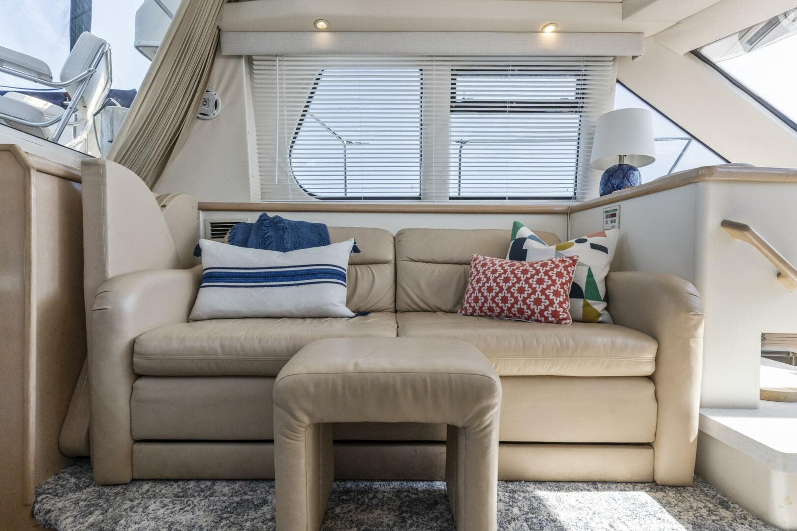 2000 Carver 326 Aft Cabin Motor Yacht