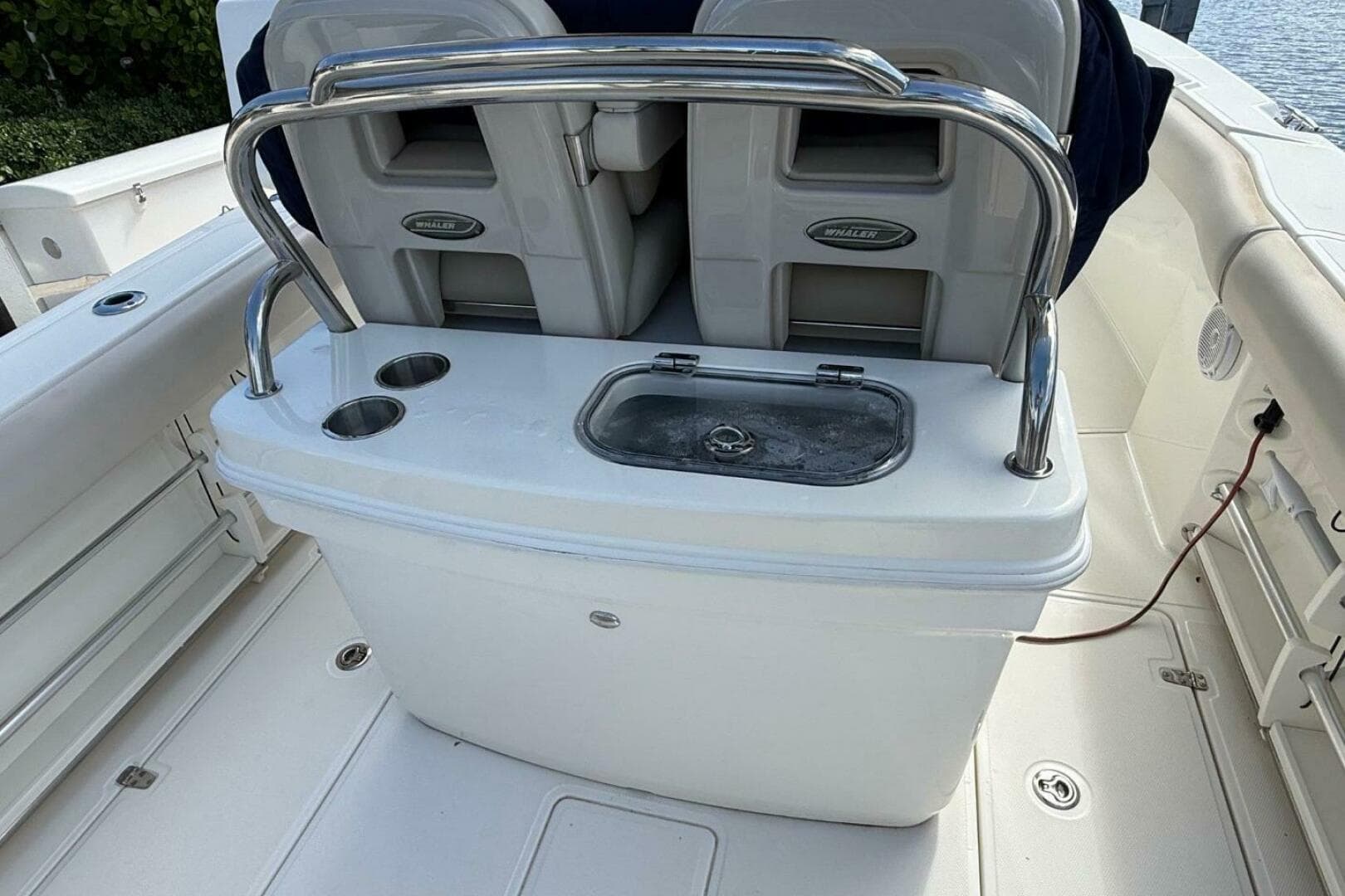2018 Boston Whaler 250 Outrage