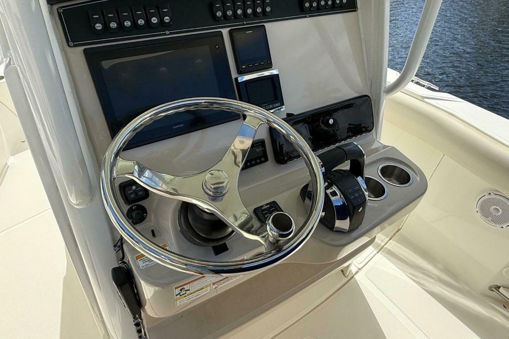 2018 Boston Whaler 250 Outrage