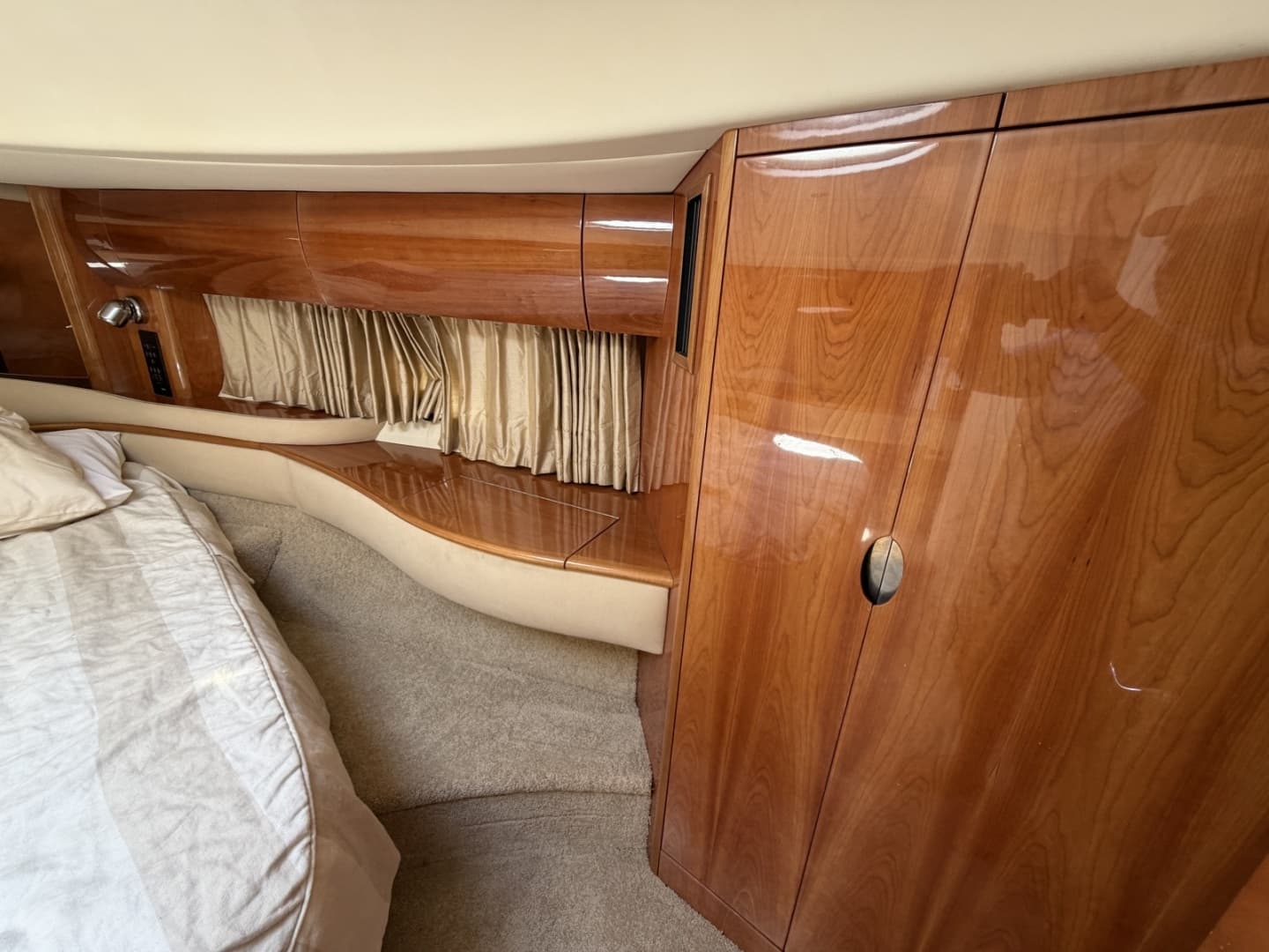 2001 Viking Sport Cruisers V65 Express