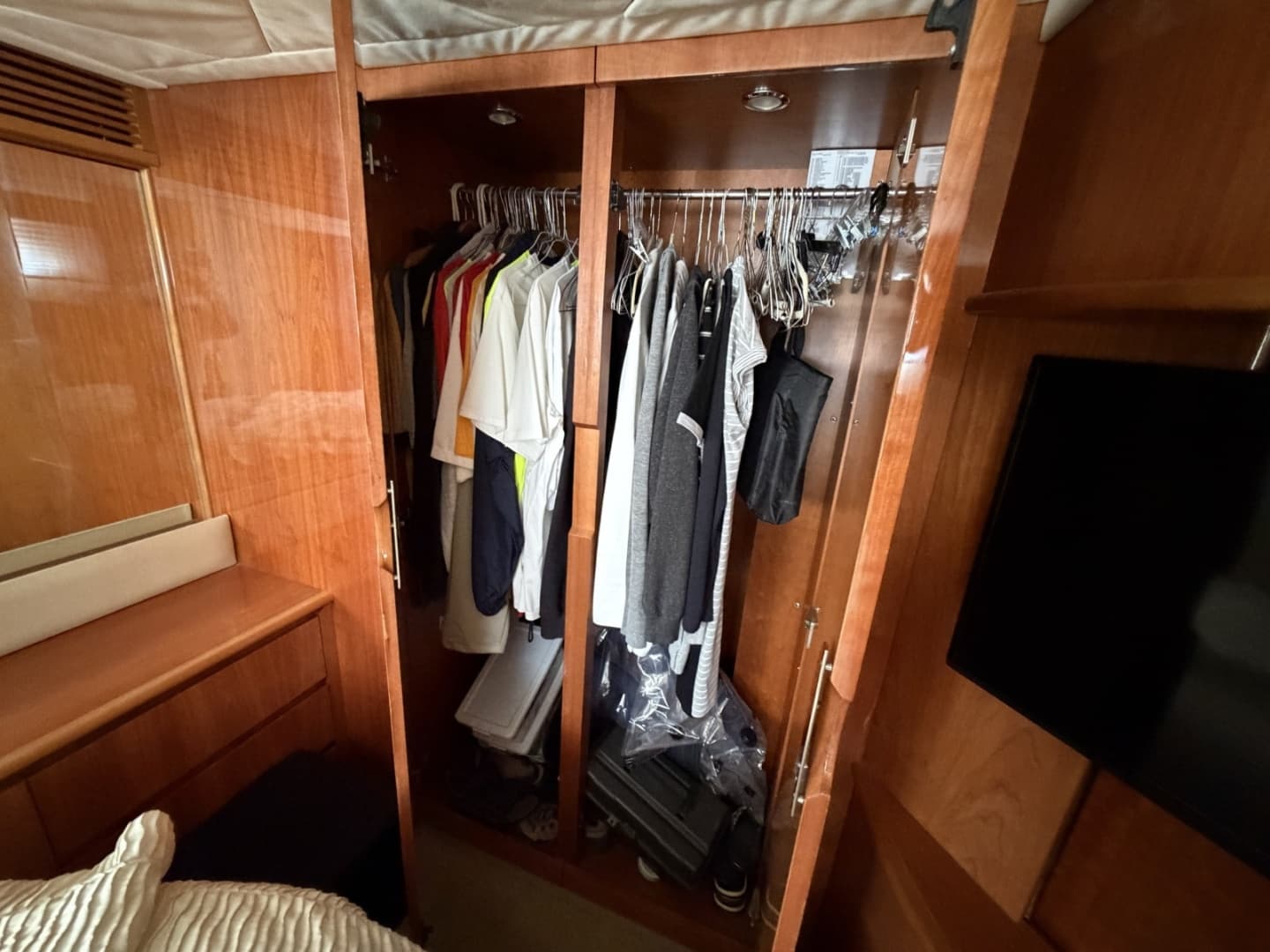 2001 Viking Sport Cruisers V65 Express