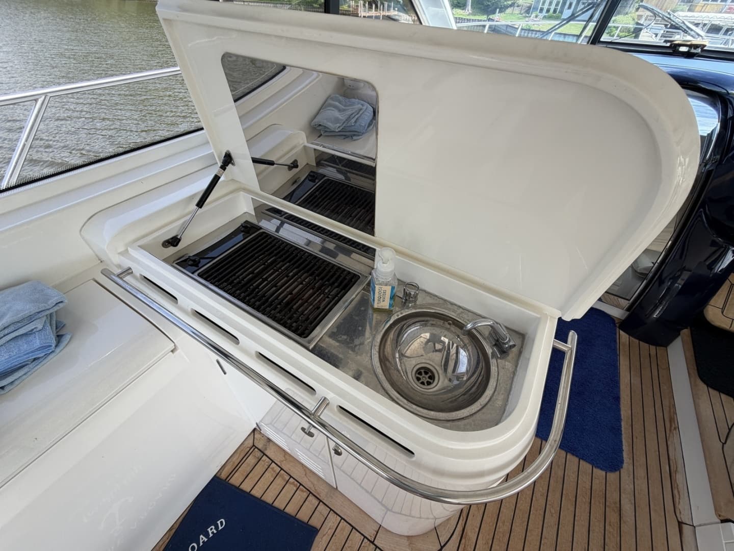 2001 Viking Sport Cruisers V65 Express