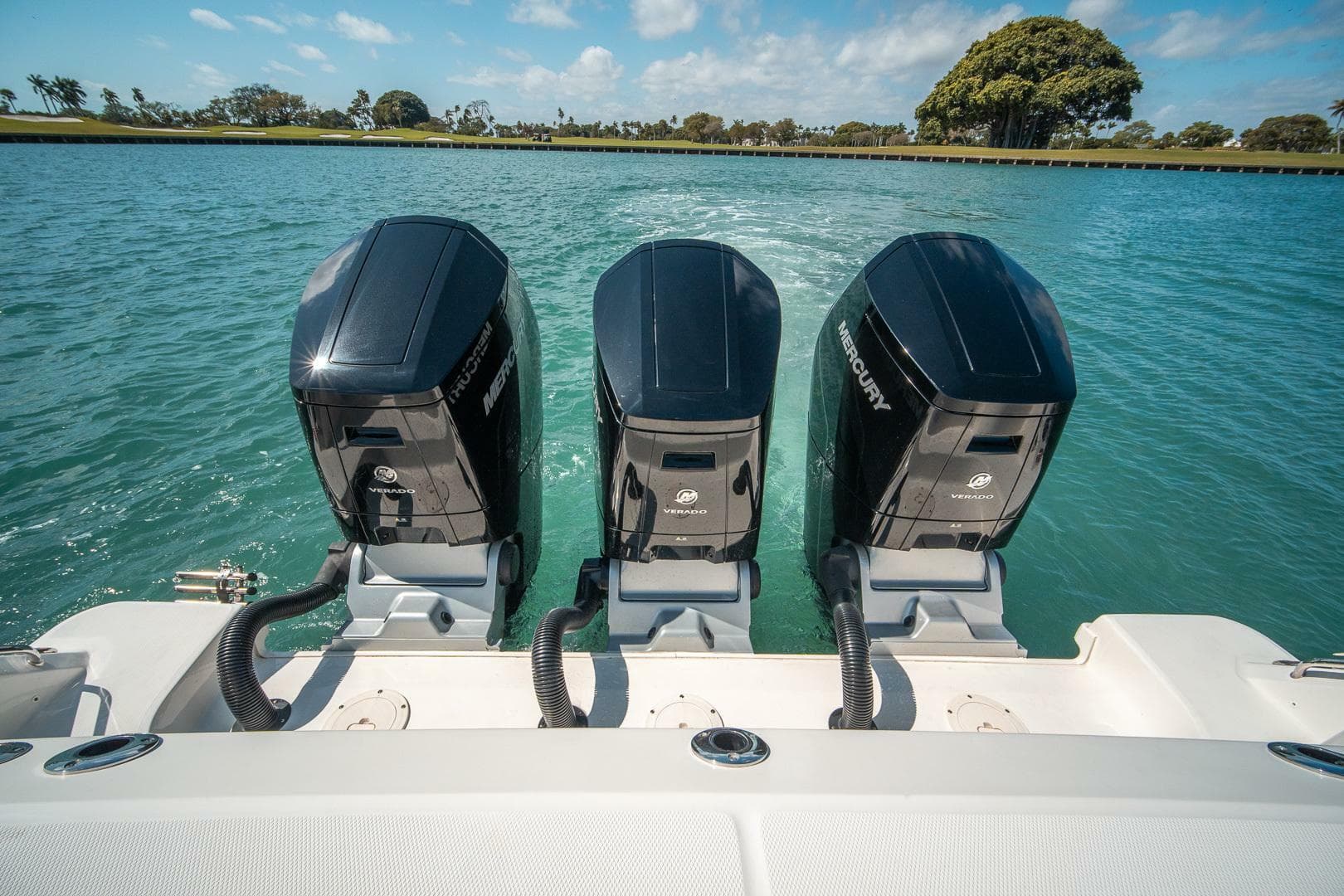 2023 Boston Whaler 420 Outrage